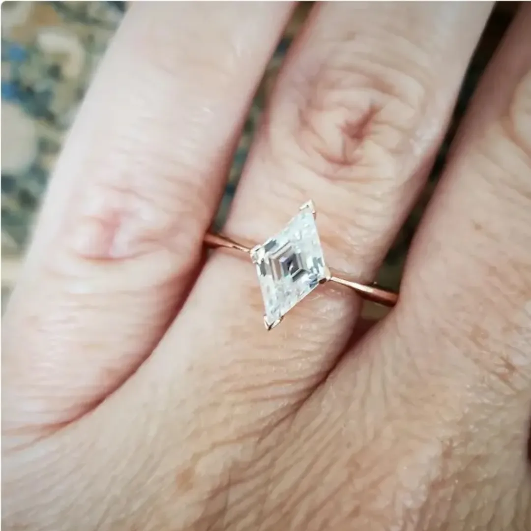 /public/photos/live/Woman Kite Cut Moissanite Solitaire Ring 579 (2).webp